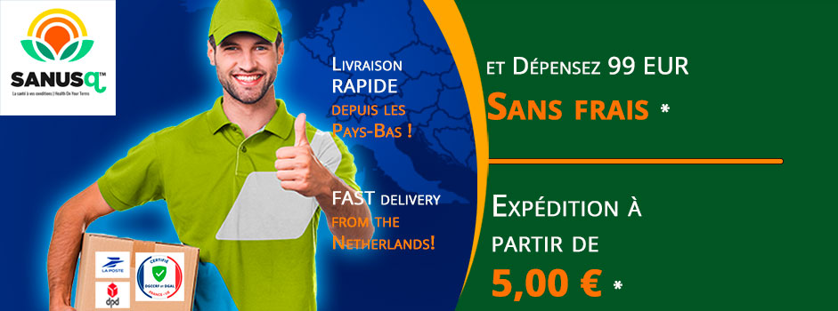 Smiling SANUSq Health courier holding a parcel, with fast delivery from the Netherlands and free shipping over 99 EUR