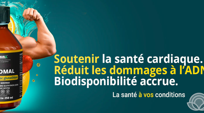 Homme musclé présentant la vitamine C liposomale au glutathion SANUSq Health pour la santé cardiaque.